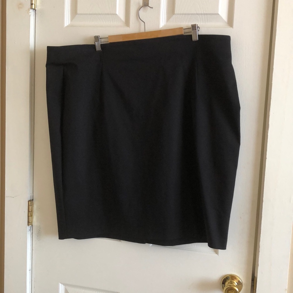 NWOT Black pencil skirt
